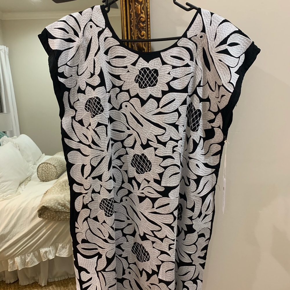 NWT black and white embroidered j Marie dress